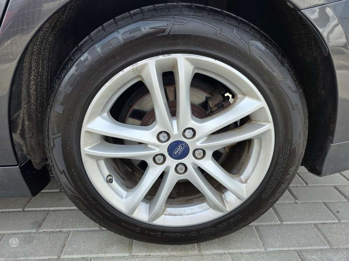 Ford Mondeo 2015 — photo 22
