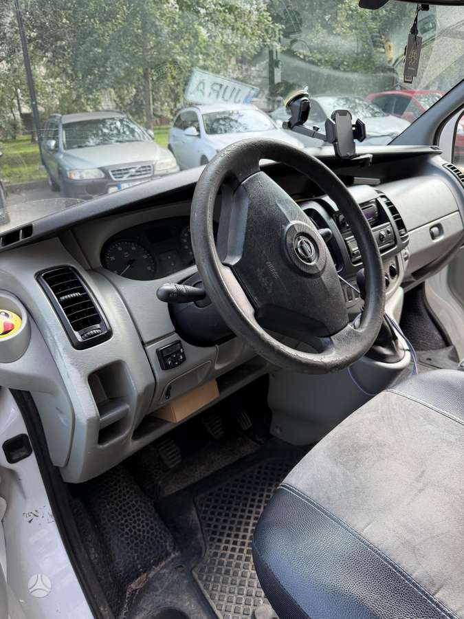Opel Vivaro 2006 — photo 11