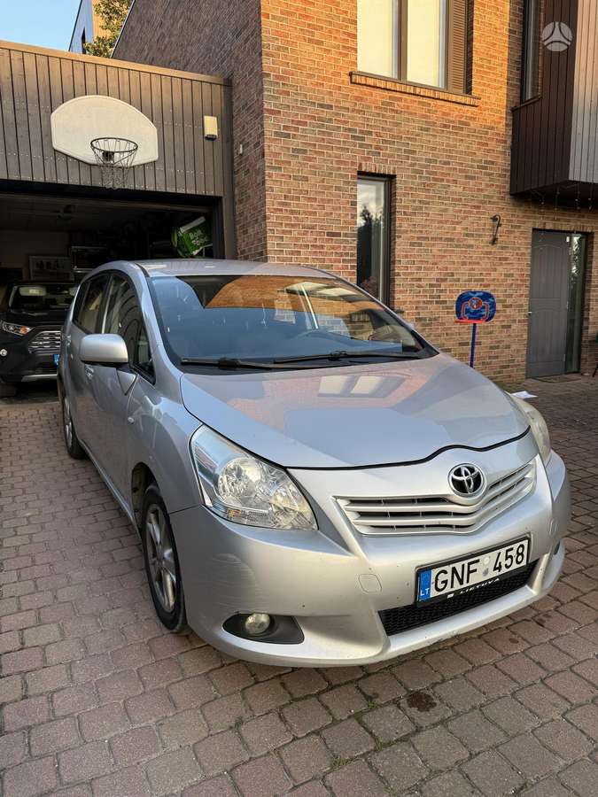 Toyota Verso 2010 — photo 12