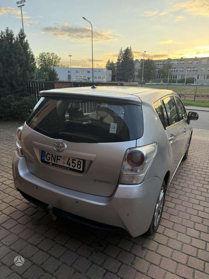 Toyota Verso 2010 — rear view