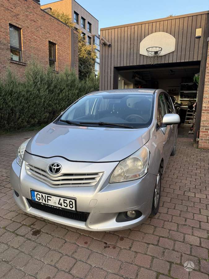Toyota Verso 2010 — engine 1998 cm³, 126 HP (93kW)