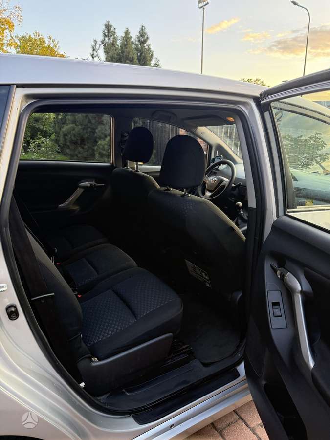 Toyota Verso 2010 — photo 8