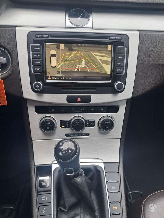 Volkswagen Passat 2014 — photo 16