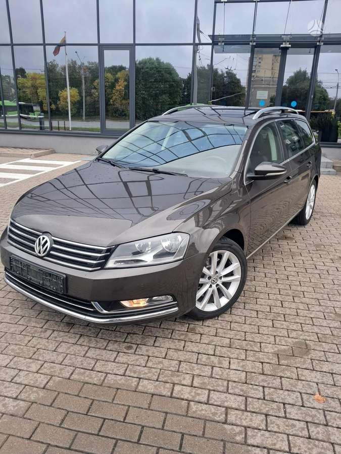 Volkswagen Passat 2014 — rear view