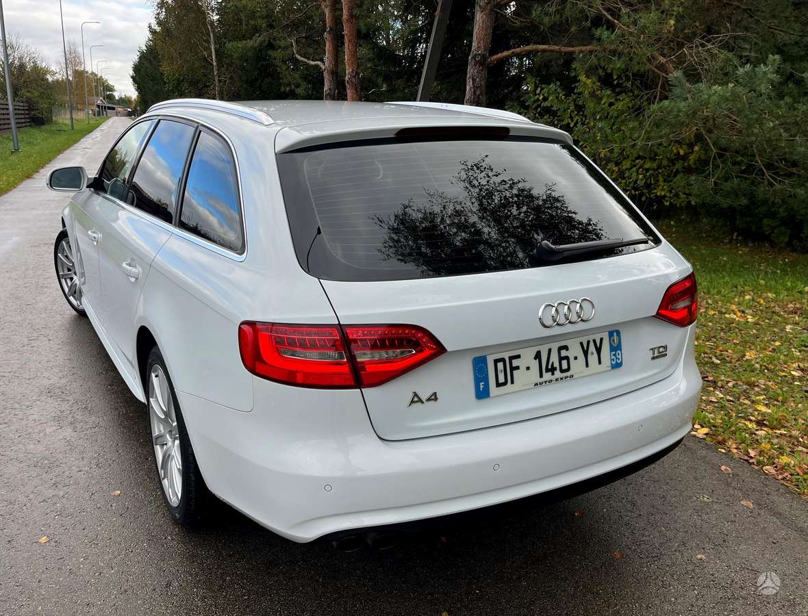 Audi A4 2012 — вигляд ззаду