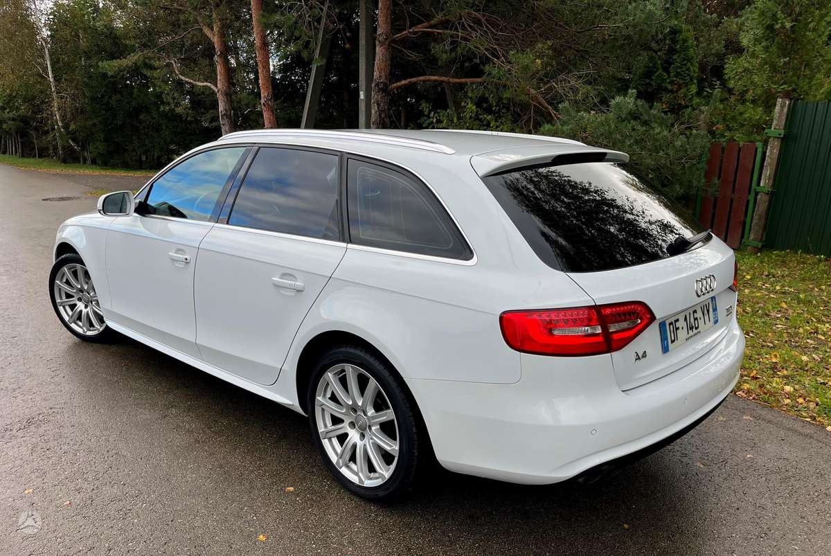 Audi A4 2012 — салон
