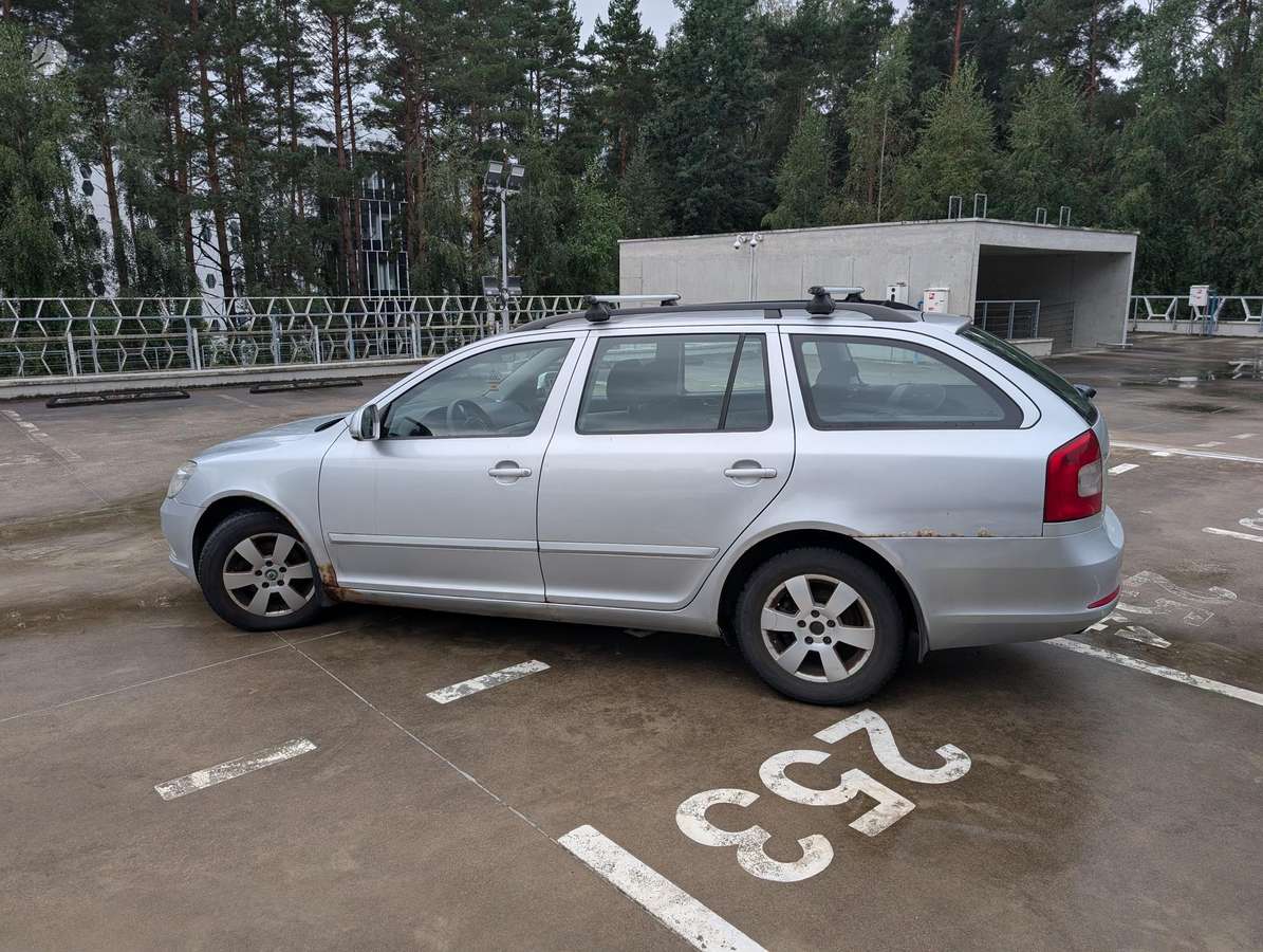 Skoda Octavia 2011 — engine 1598 cm³, 105 HP (77kW)