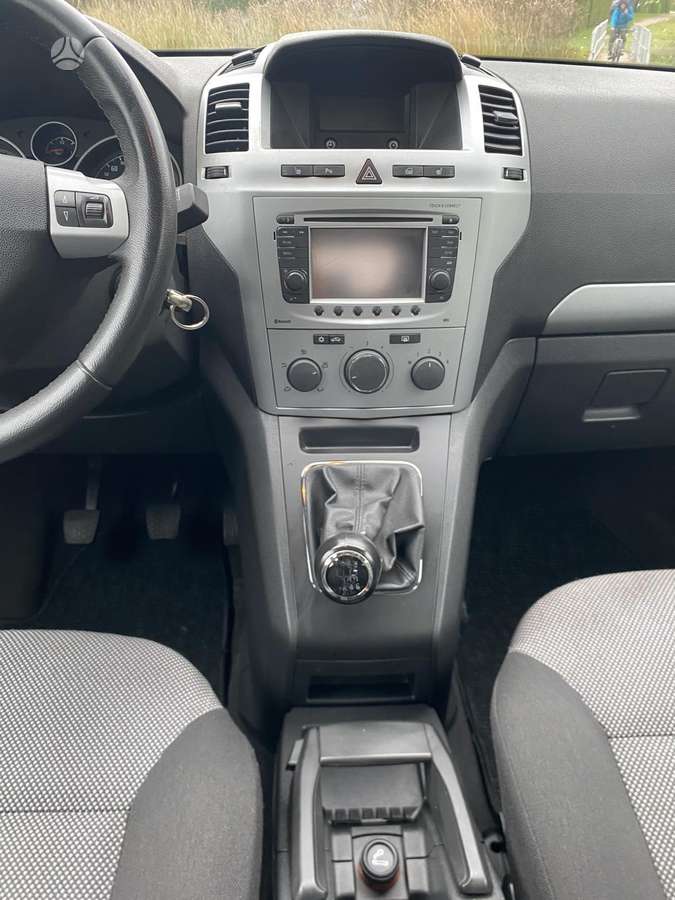 Opel Zafira 2013 — photo 10