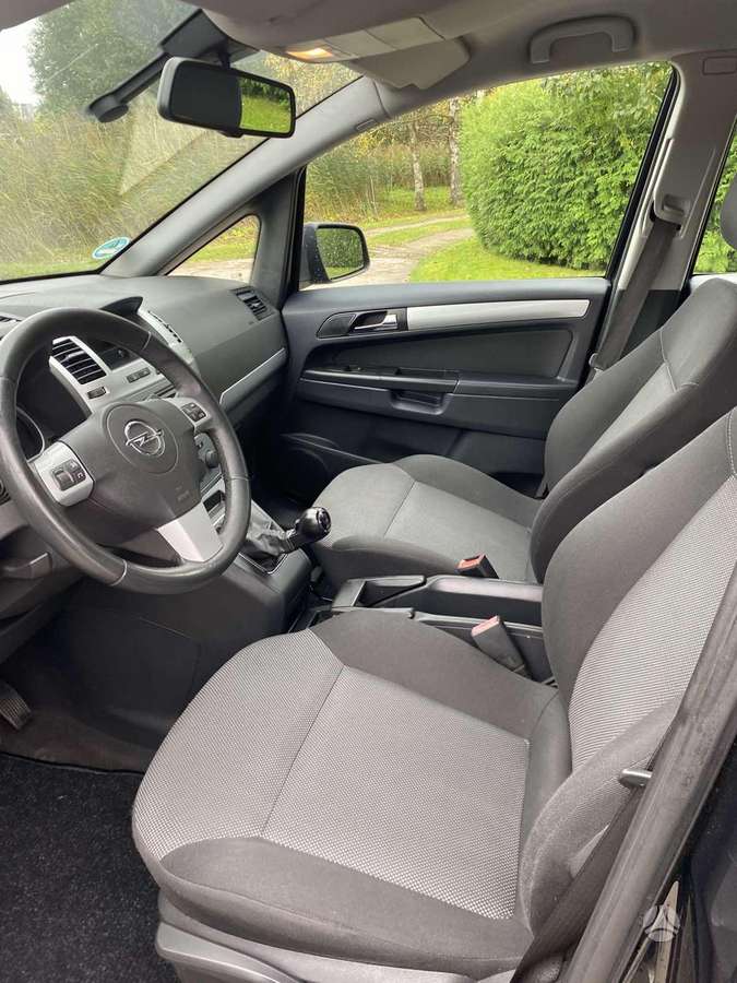 Opel Zafira 2013 — photo 11