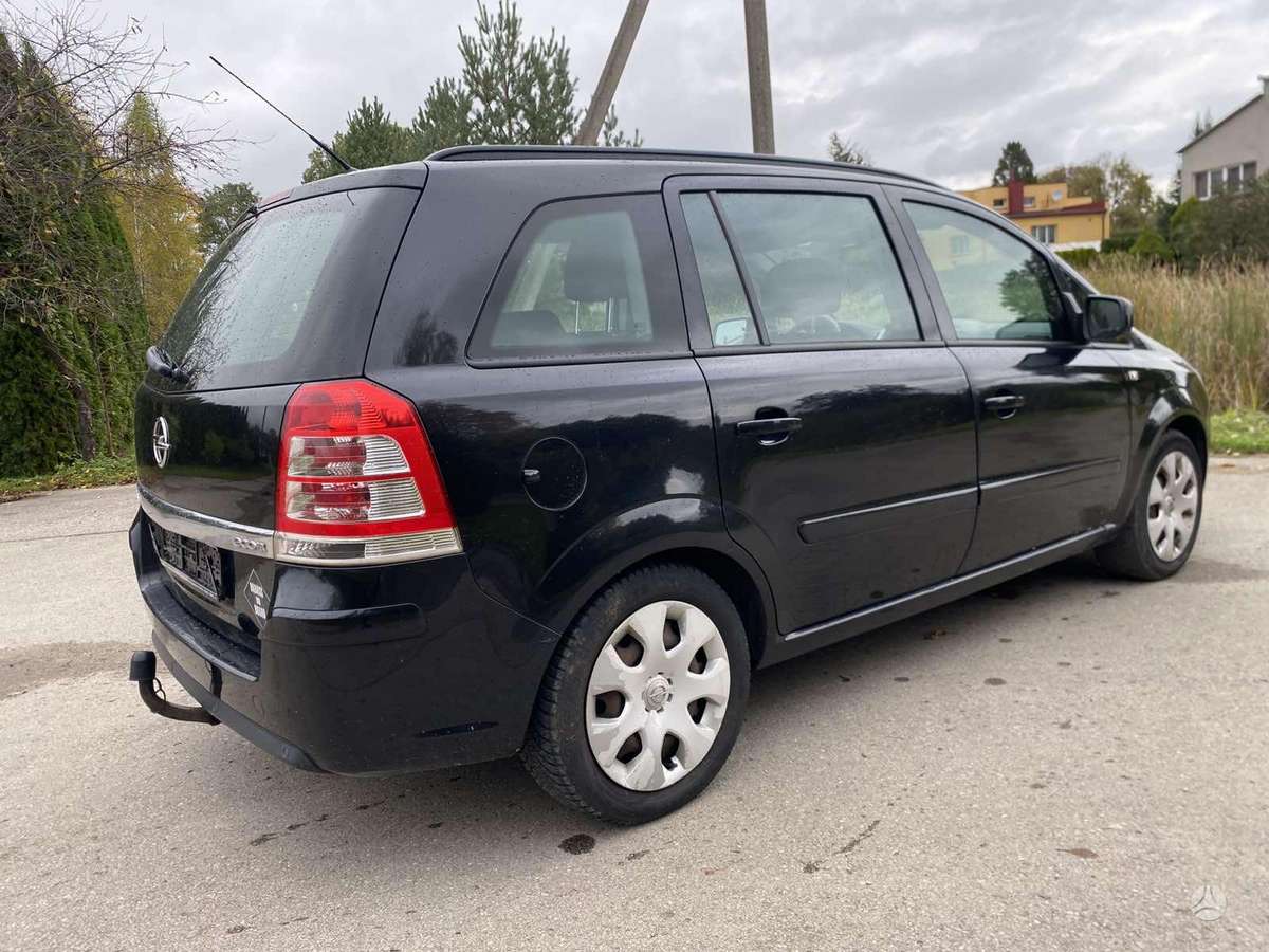Opel Zafira 2013 — engine 1686 cm³, 125 HP (92kW)