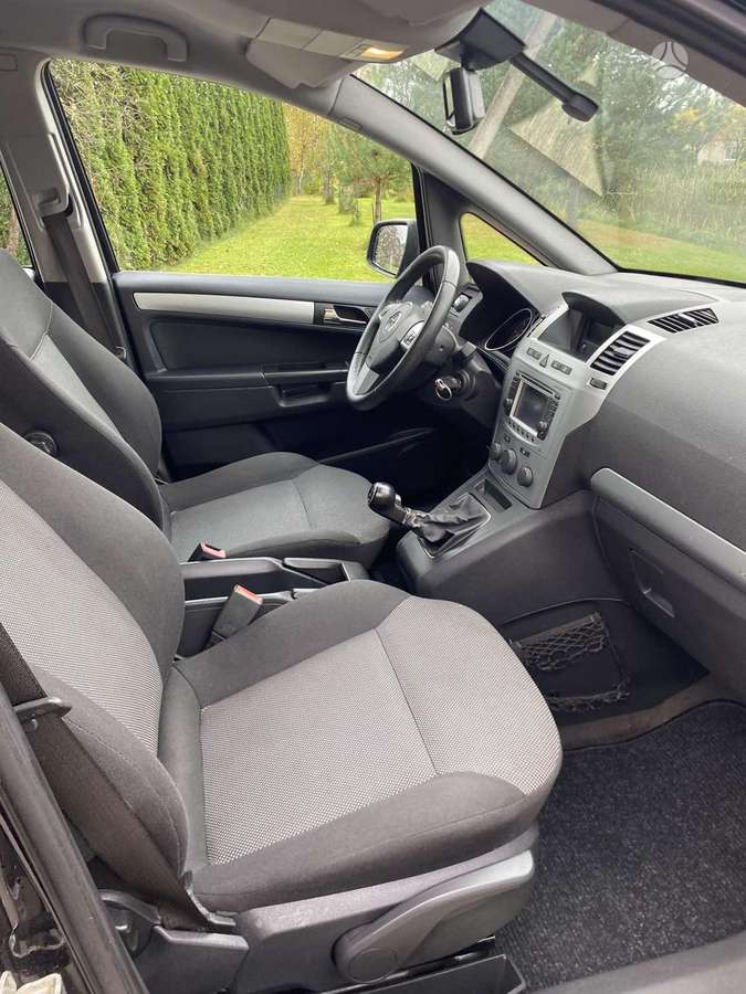 Opel Zafira 2013 — photo 8
