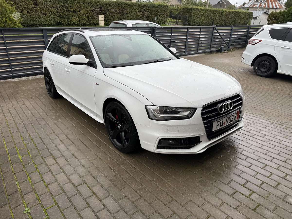 Audi A4 2012 — вигляд ззаду