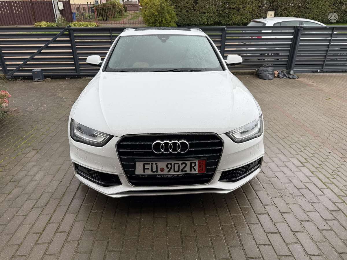 Audi A4 2012 — салон