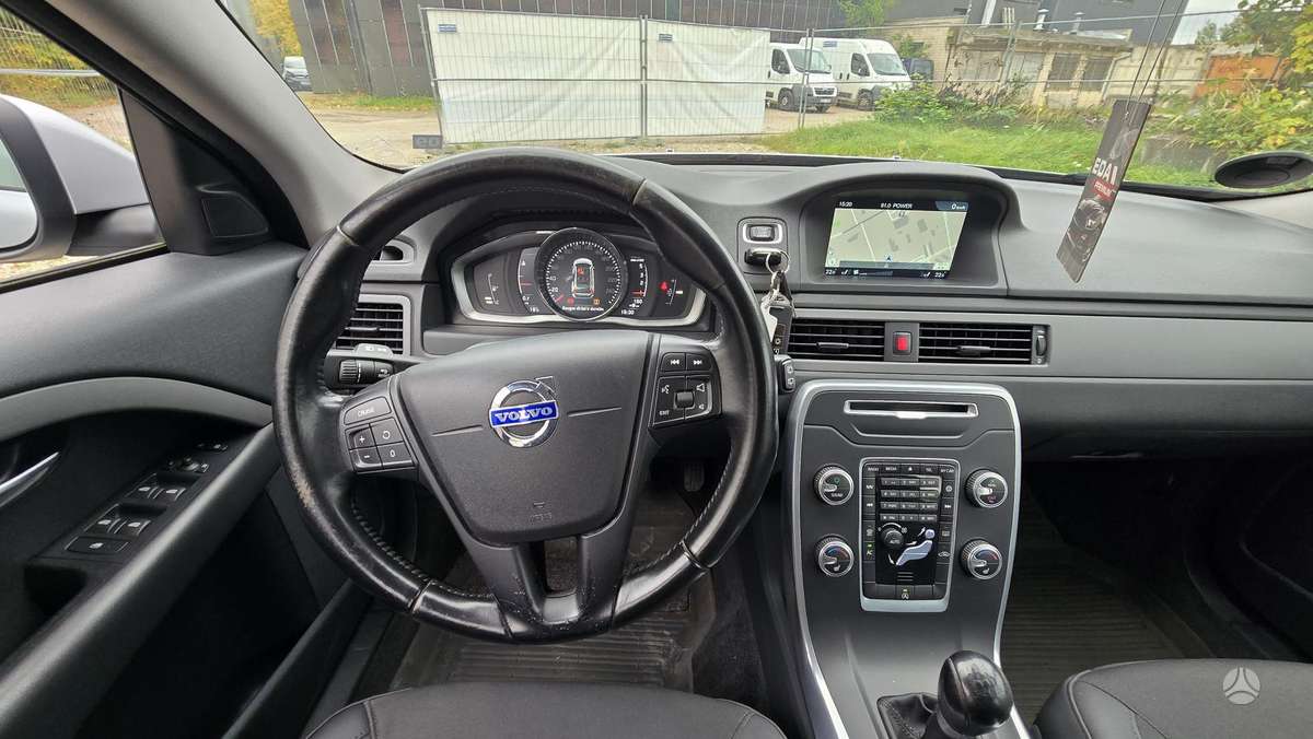 Volvo V70 2015 — photo 12