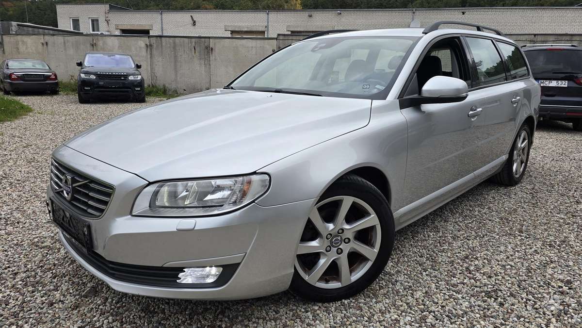 Volvo V70 2015 — interior