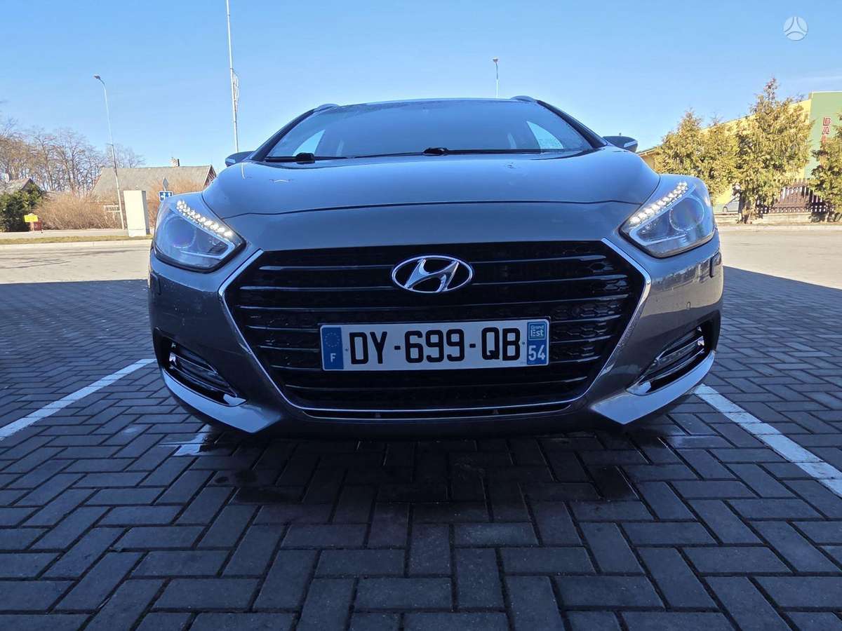 Hyundai i40 2015 — rear view