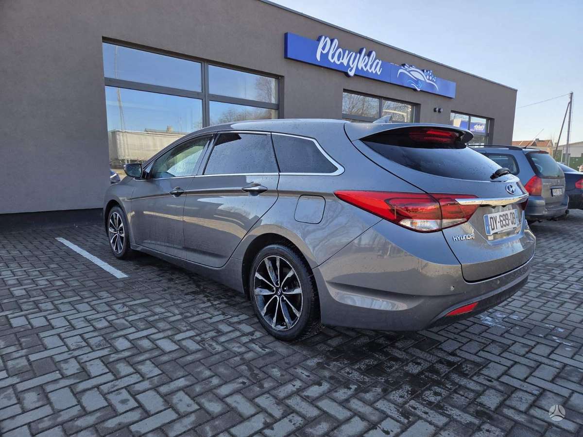 Hyundai i40 2015 — engine 1700 cm³, 141 HP (104kW)