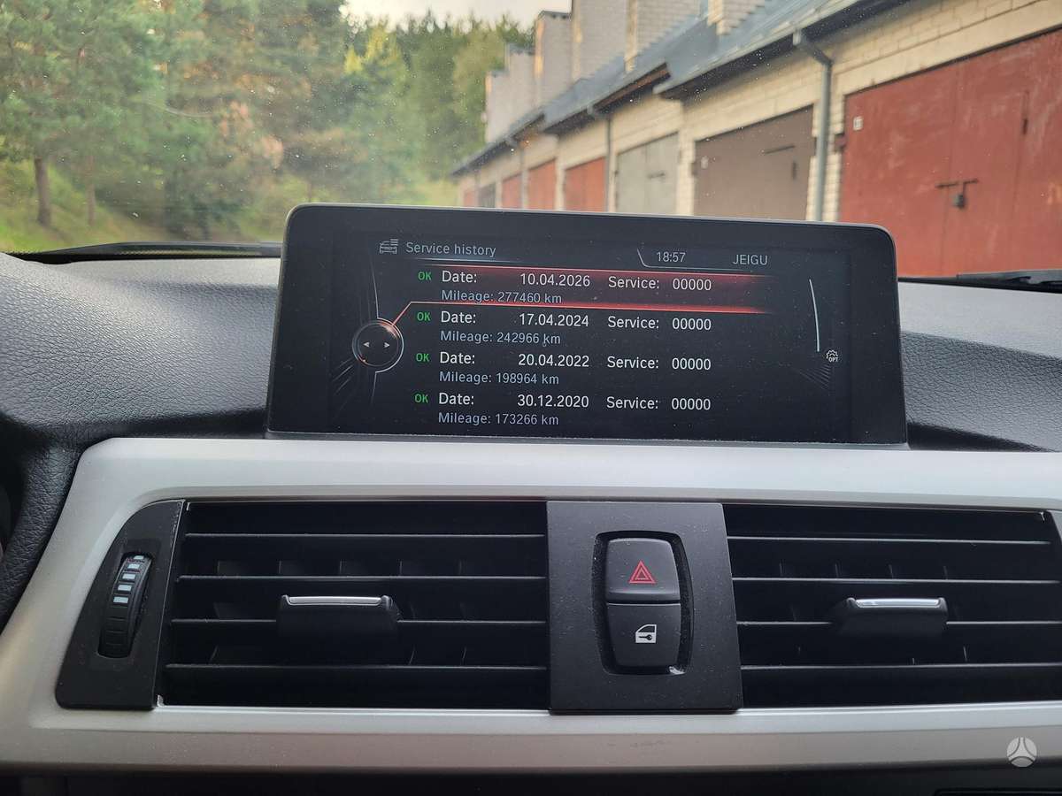 BMW 320 2013 — photo 14