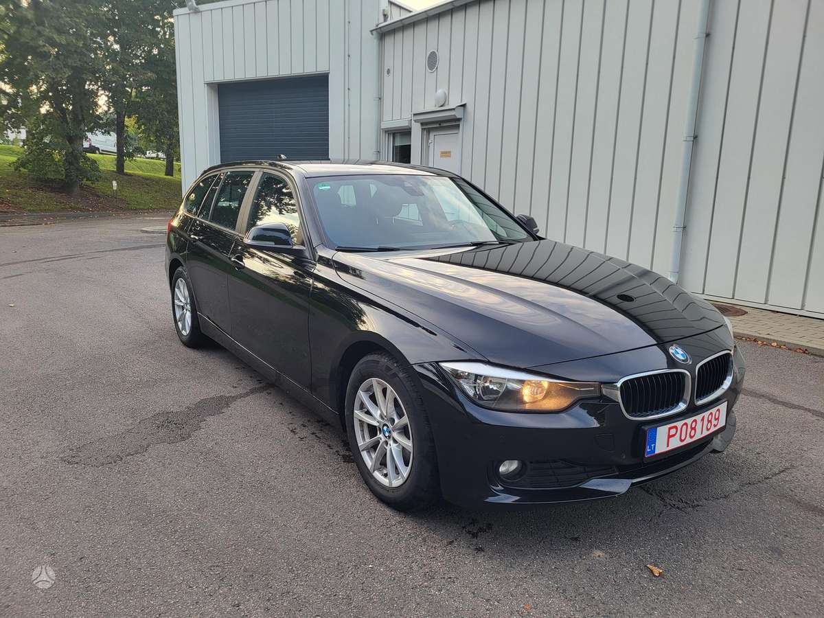 BMW 320 2013 — rear view