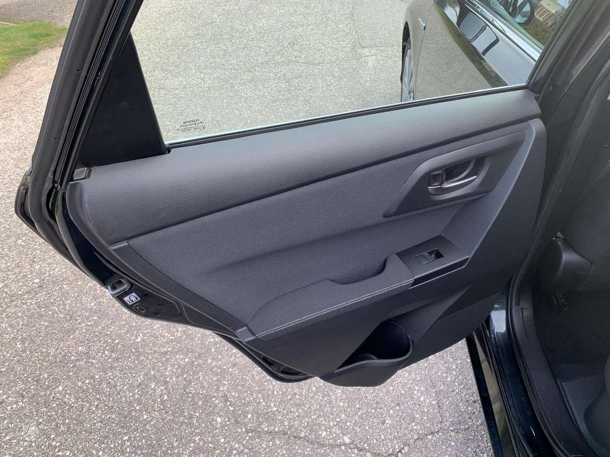 Toyota Auris 2014 — photo 17