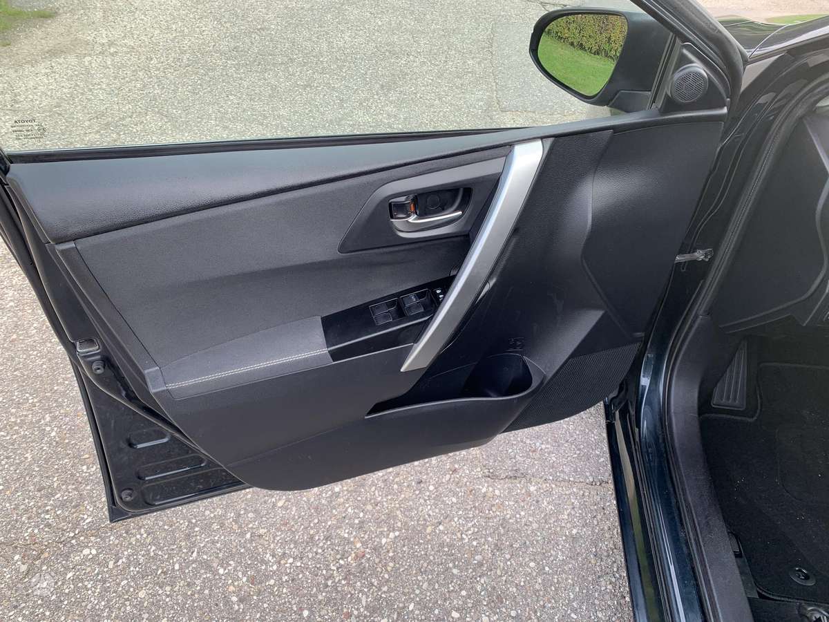 Toyota Auris 2014 — photo 24
