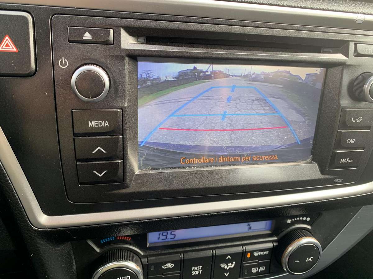 Toyota Auris 2014 — photo 28