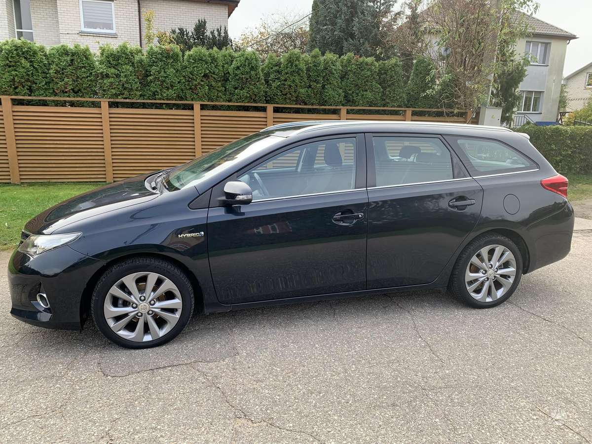 Toyota Auris 2014 — interior