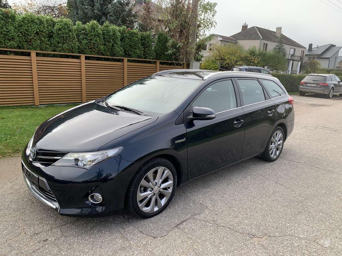 Toyota Auris 2014 — engine 1800 cm³, 99 HP (73kW)