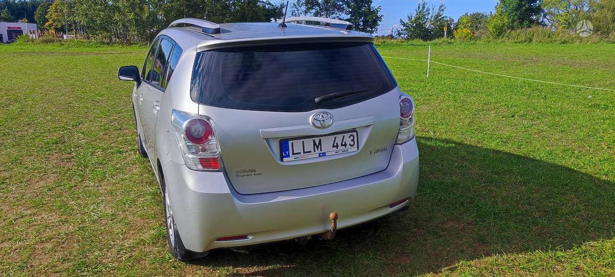 Toyota Verso 2010 — engine 1998 cm³, 126 HP (93kW)