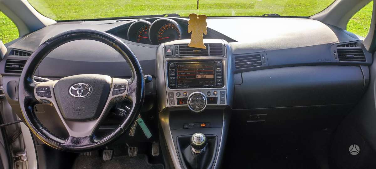 Toyota Verso 2010 — photo 7