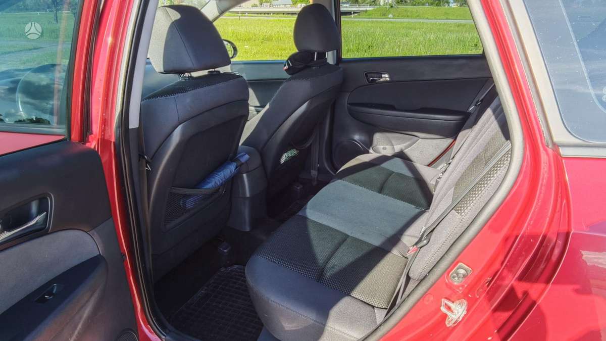 Hyundai i30 2012 — photo 10