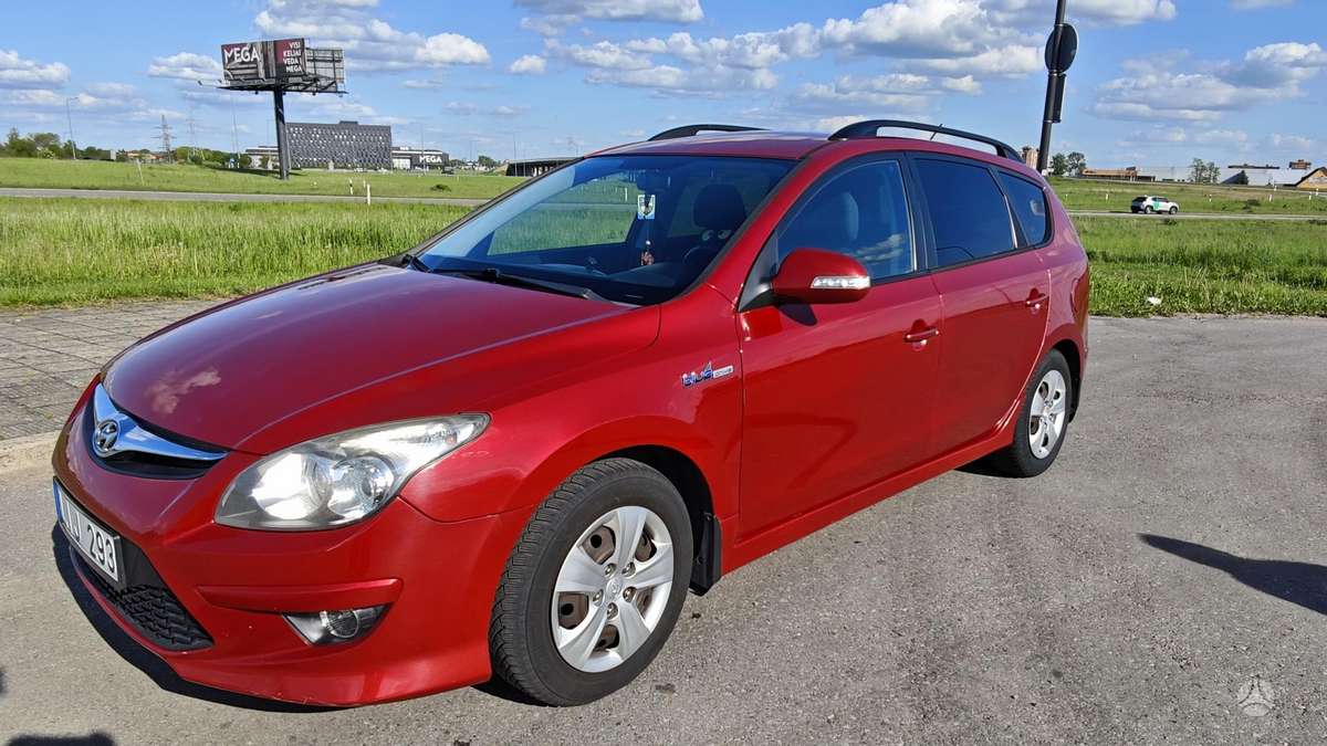Hyundai i30 2012 — rear view