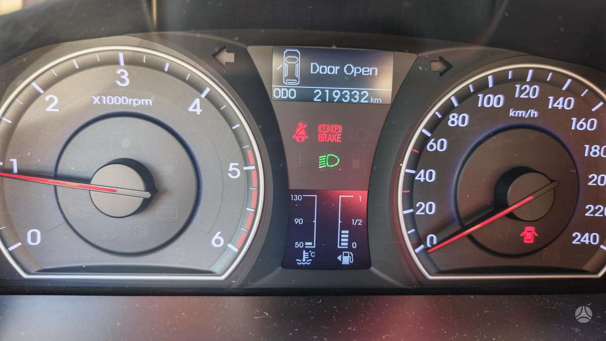 Hyundai i30 2012 — interior