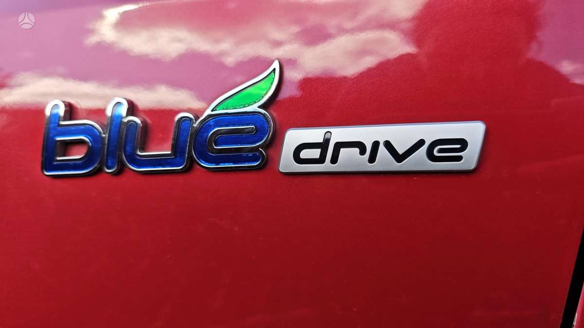 Hyundai i30 2012 — engine 1582 cm³, 116 HP (85kW)