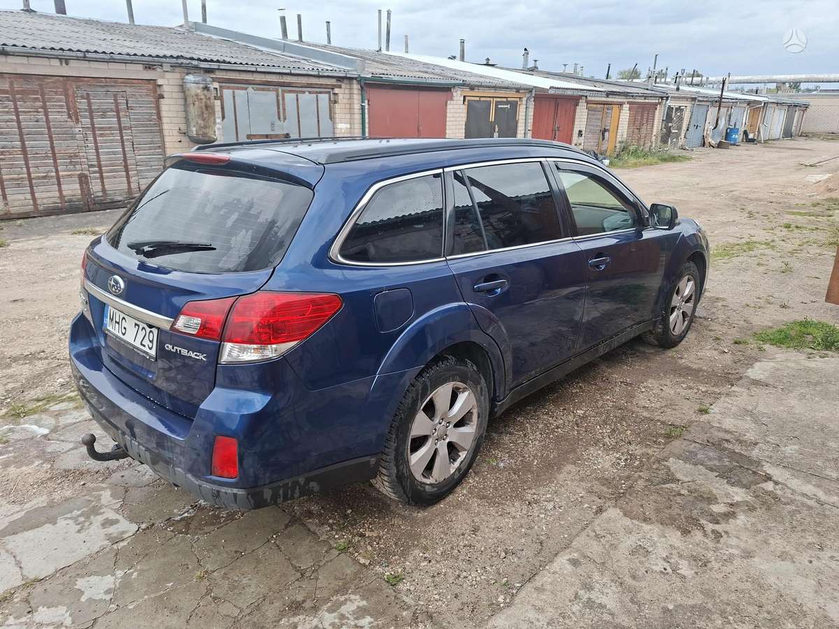 Subaru Outback 2011 — photo 9