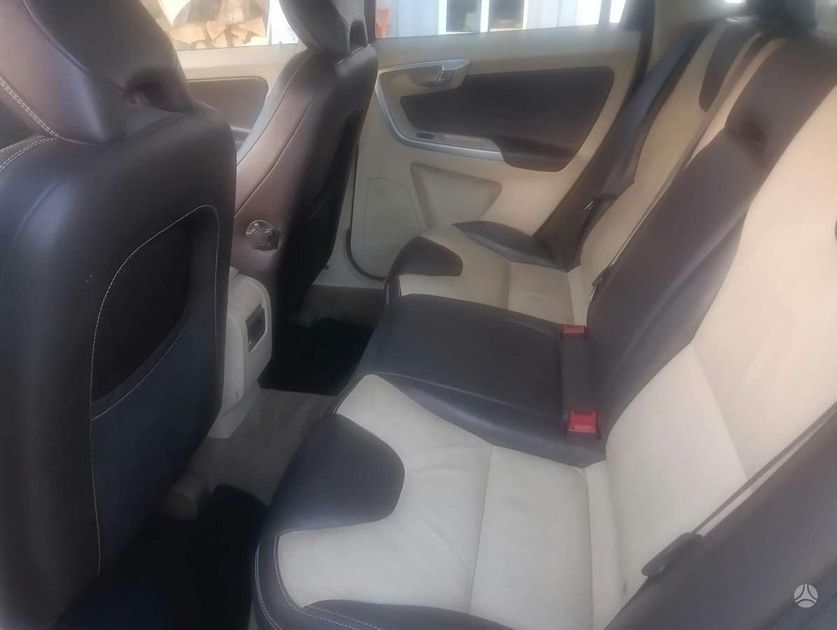 Volvo XC60 2009 — photo 7