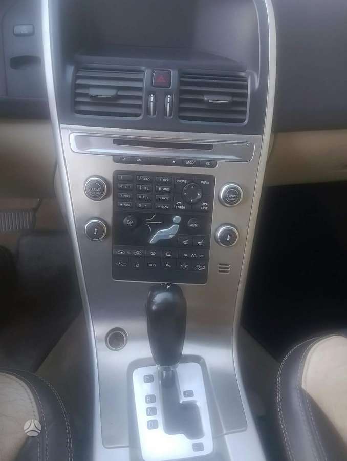Volvo XC60 2009 — photo 8