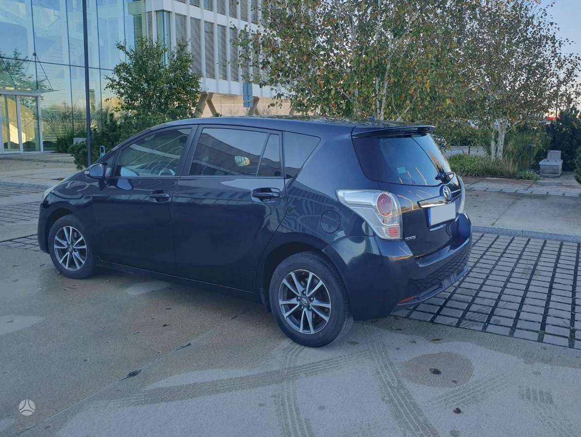 Toyota Verso 2014 — rear view