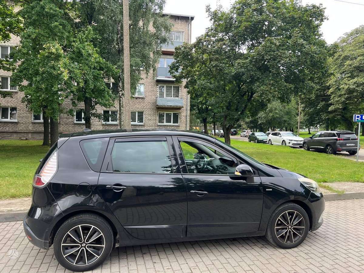 Renault Scenic 2013 — rear view