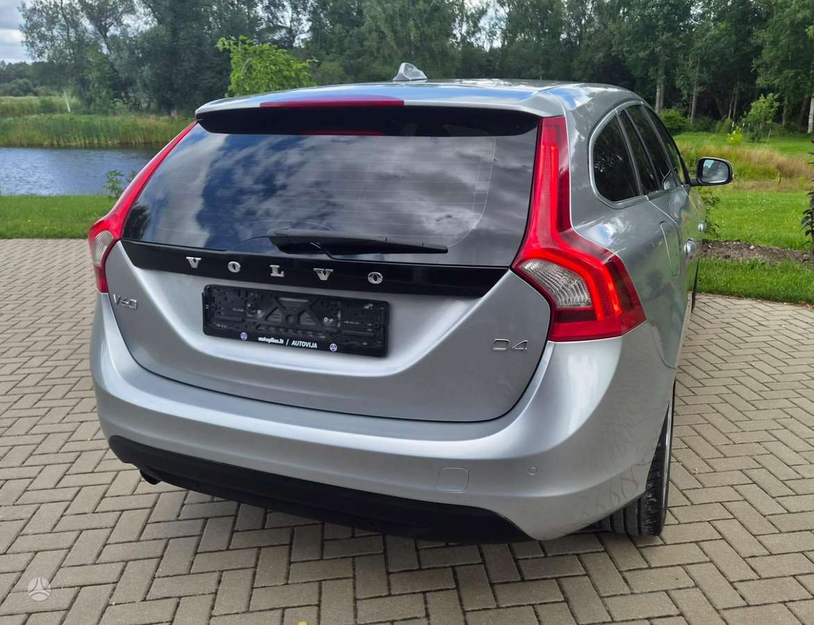 Volvo V60 2013 — photo 10