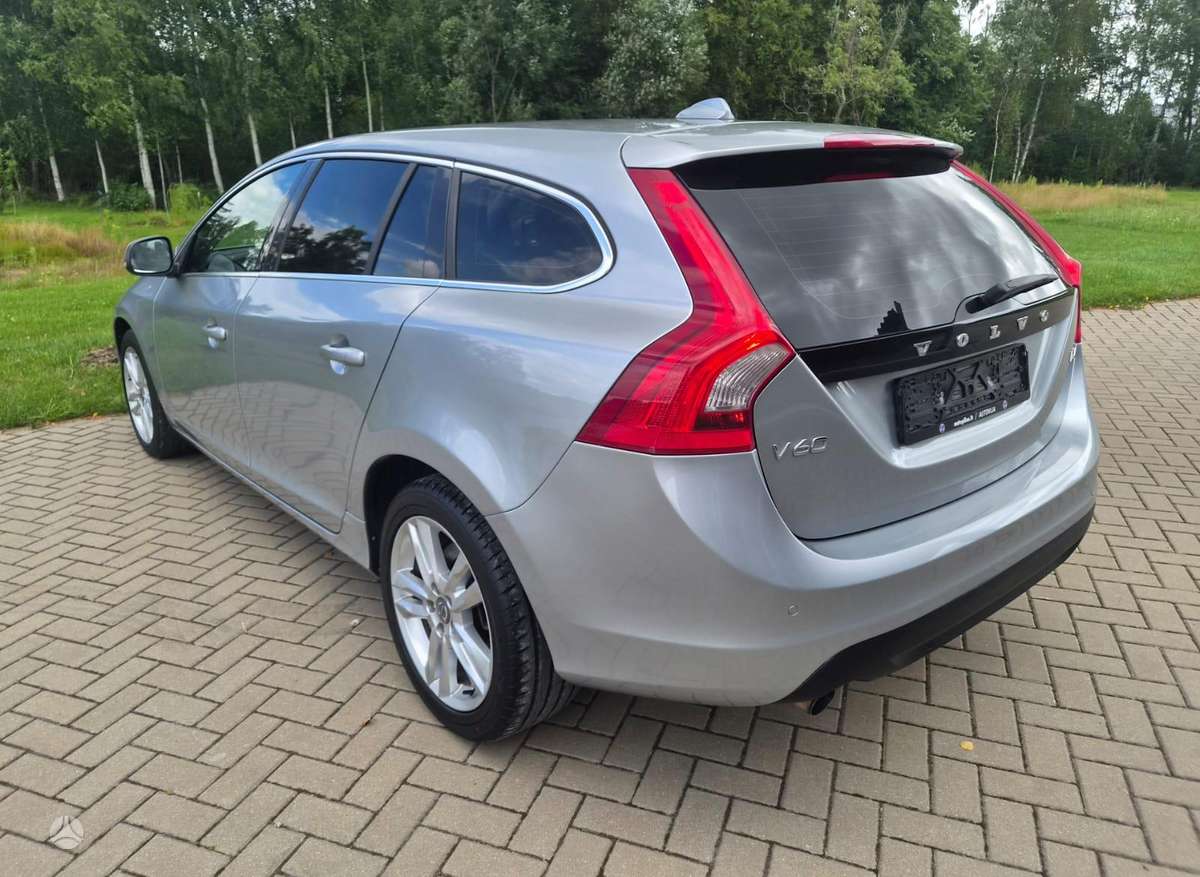 Volvo V60 2013 — photo 12