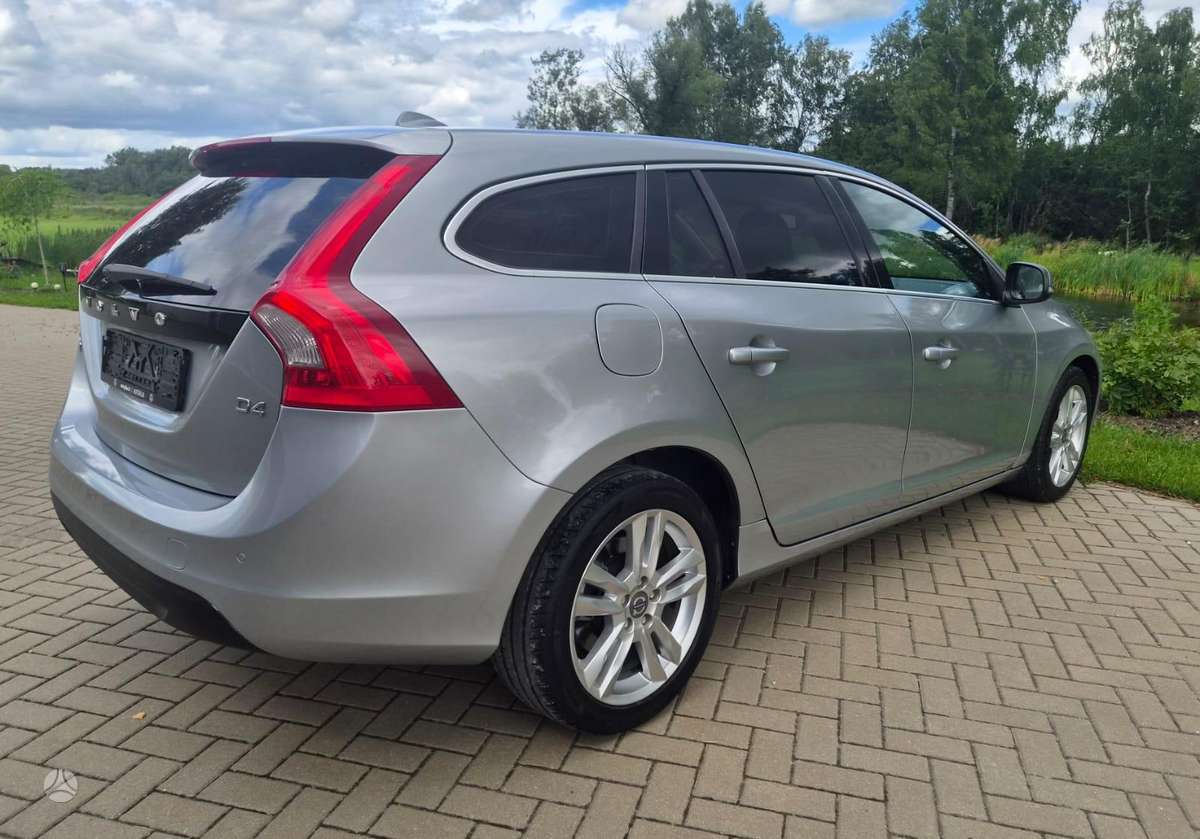 Volvo V60 2013 — photo 14