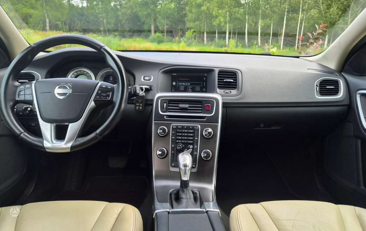 Volvo V60 2013 — photo 16