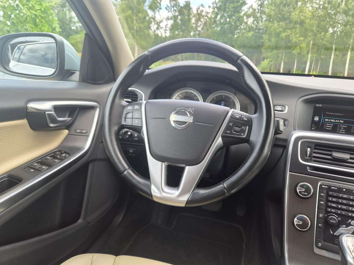 Volvo V60 2013 — photo 17