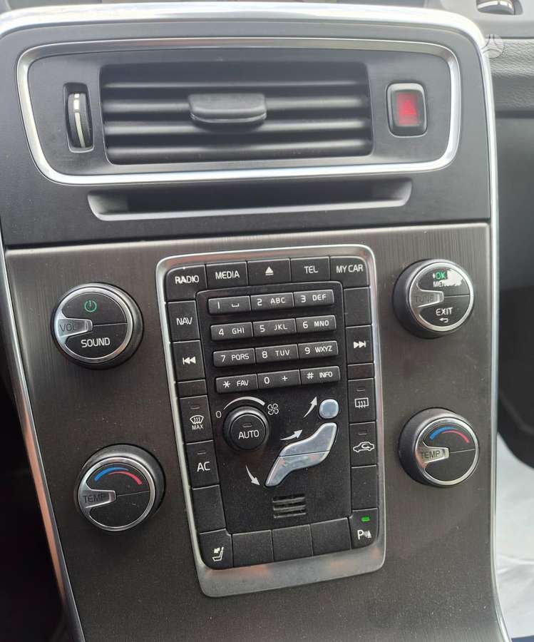 Volvo V60 2013 — photo 19