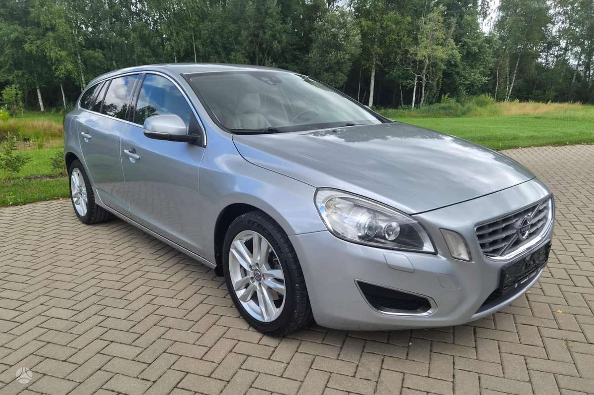 Volvo V60 2013 — rear view