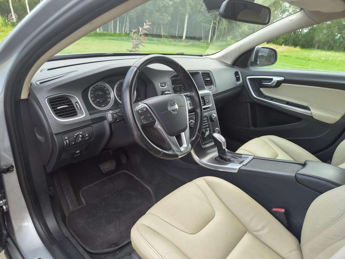 Volvo V60 2013 — photo 24
