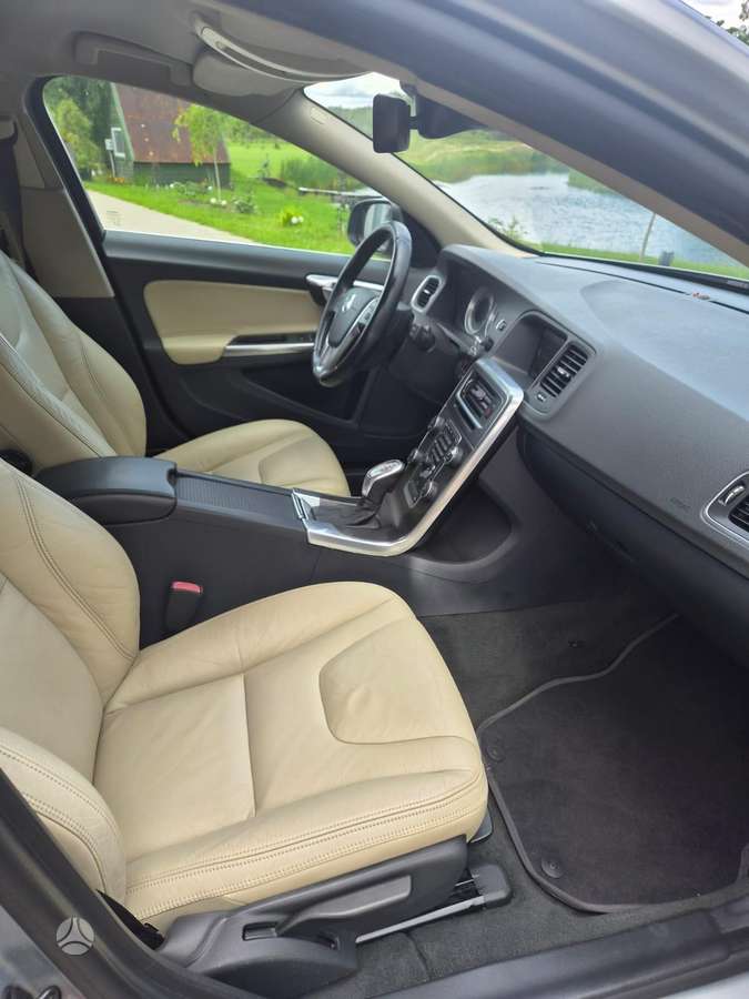 Volvo V60 2013 — photo 25