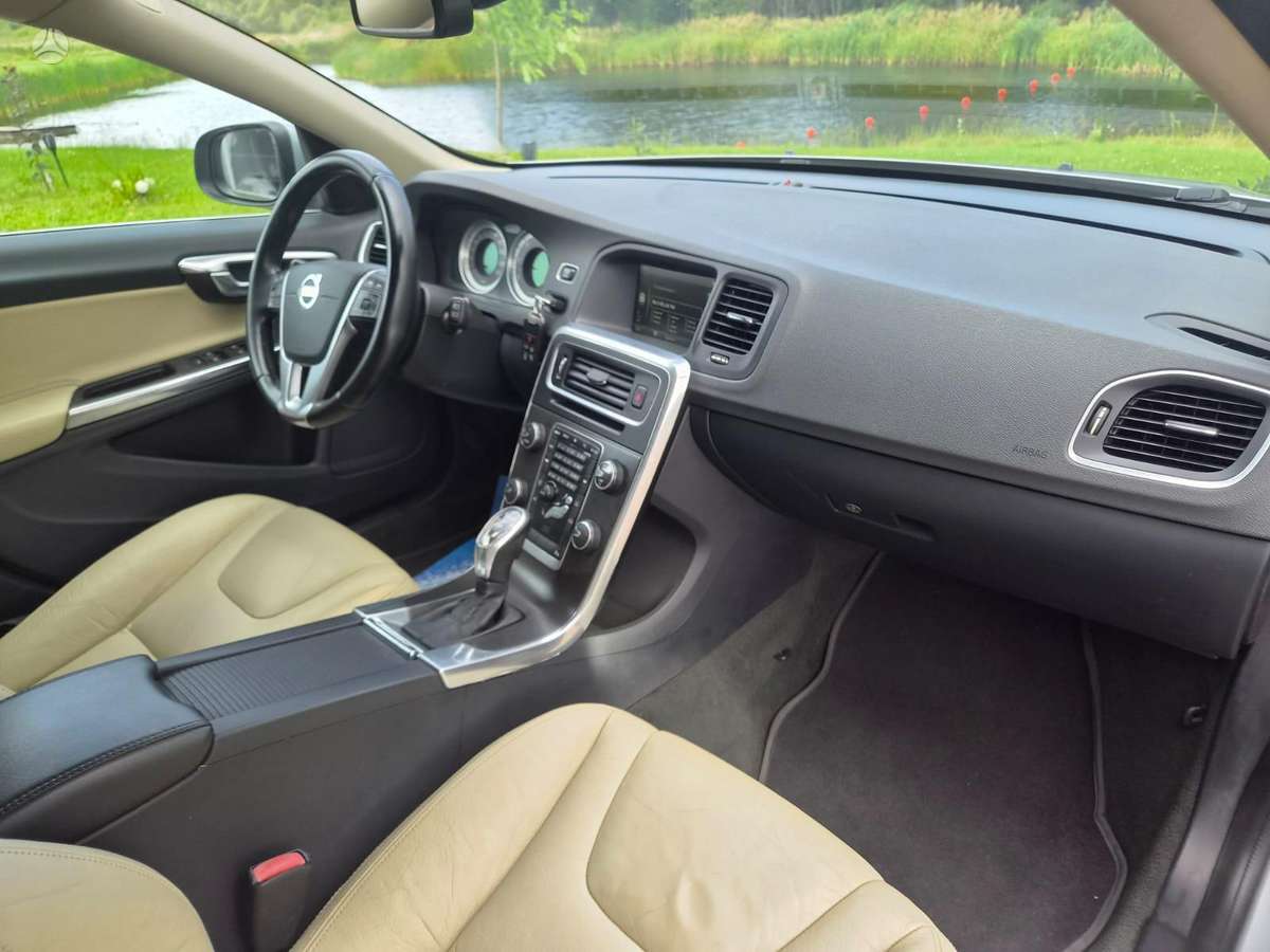 Volvo V60 2013 — photo 26