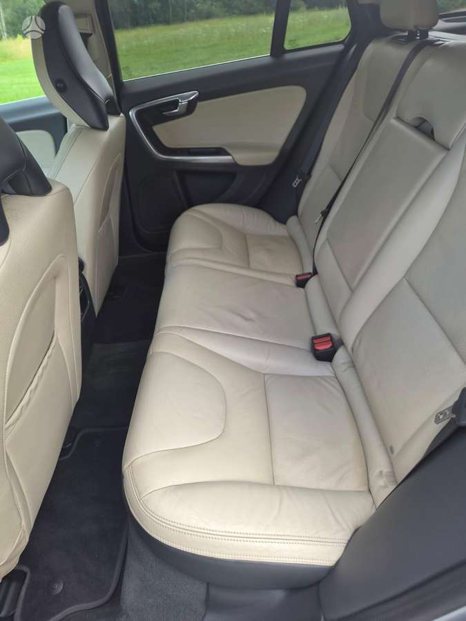 Volvo V60 2013 — photo 28
